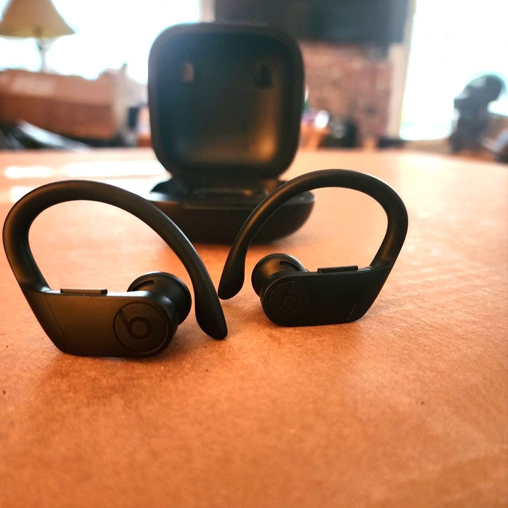 Beats by Dr. Dre- Powerbeats Pro Totally Wireless Earbuds, Almost New